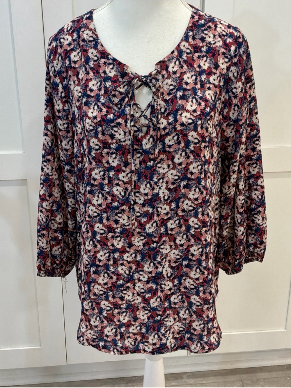 Bobeau Floral Blouse Womens M Crisscross Lace Up Neck Blouse 3/4 Sleeve